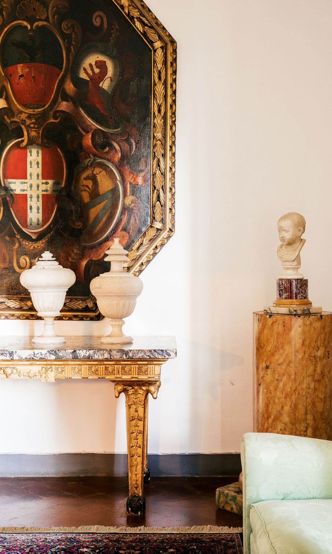 El blasón familiar, que, siguiendo la tradición, se realizaba con motivo de las bodas entre casas nobles