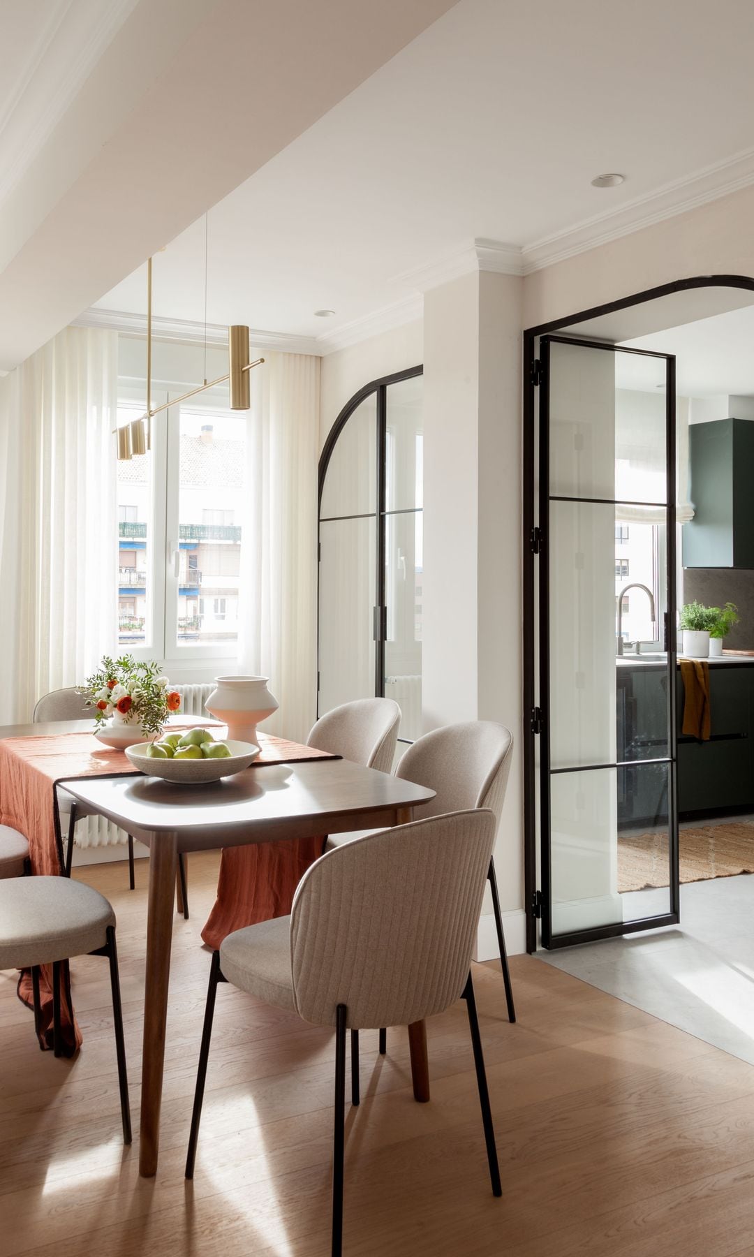 Cerramiento de cristal para acceder a la cocina