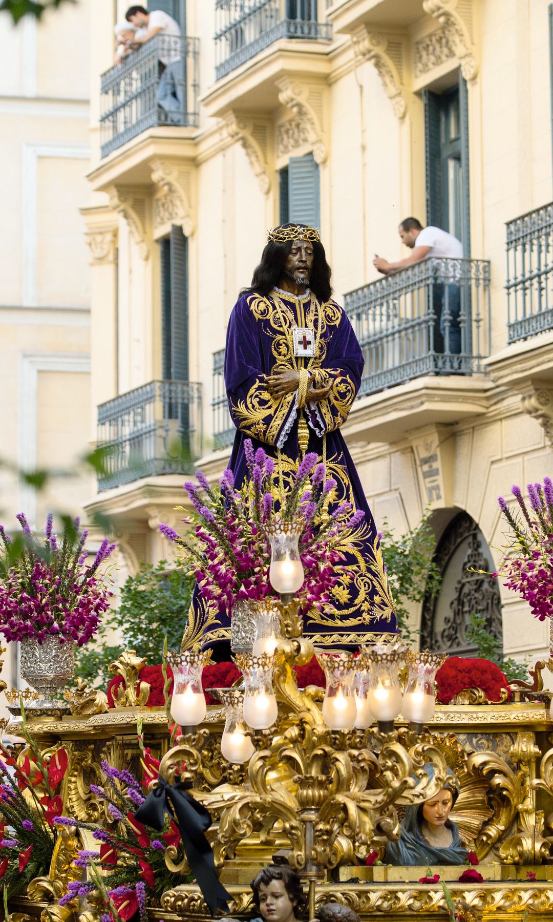 Semana Santa en Madrid. El Cristo de Medinaceli, una talla de gran devoción entre los madrileños.