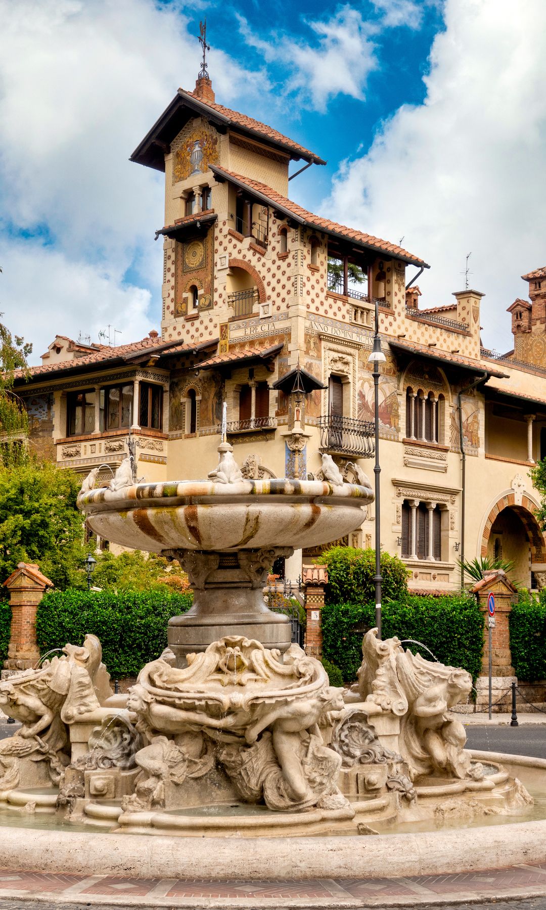 Fuente de las Ranas en el barrio de Quartiere Coppede, Roma