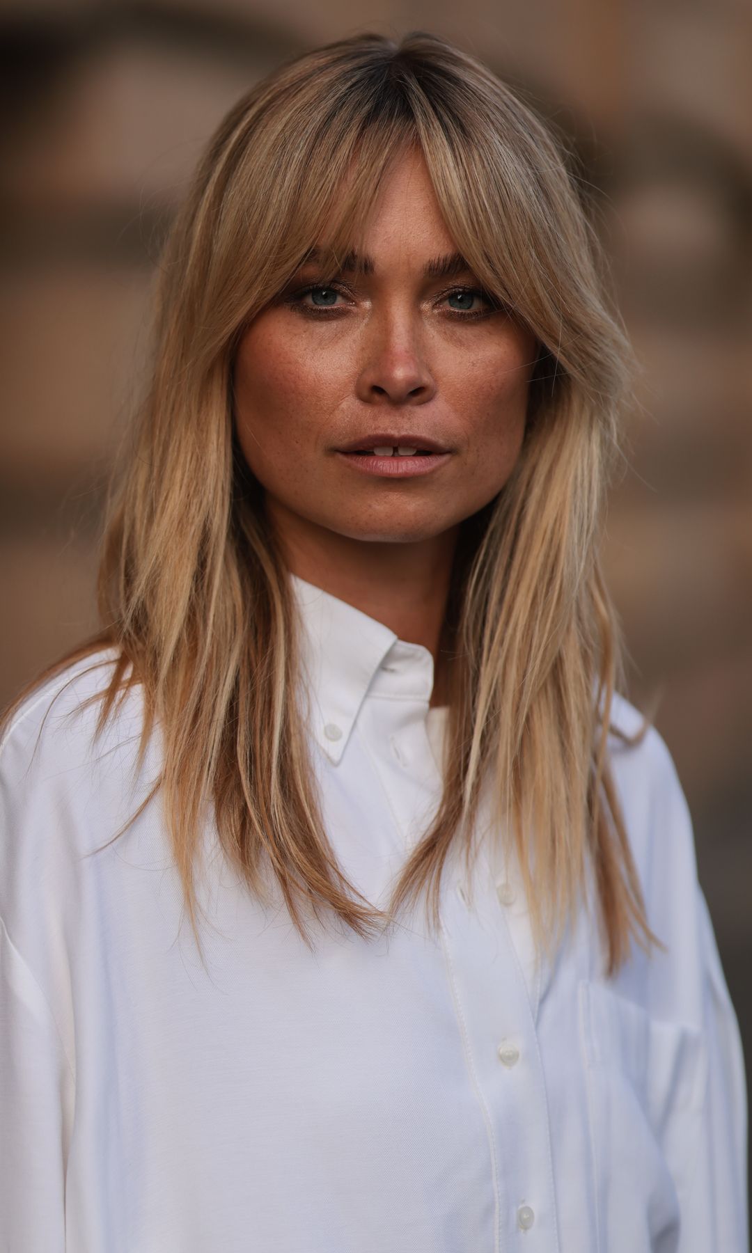 Mujer con cabello a capas