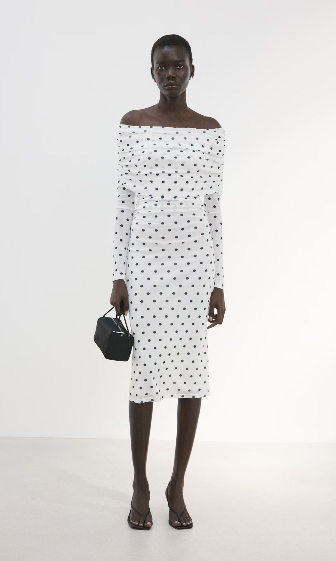 vestido de lunares ajustado de Mango
