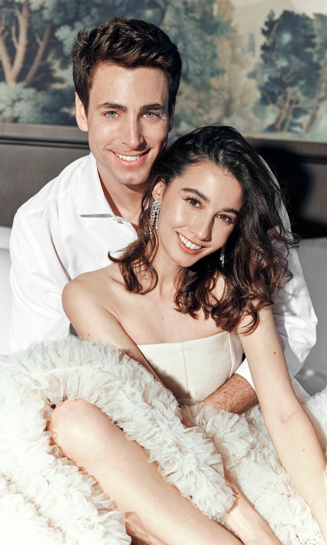 Oriol posando con Amaia Aberasturi, que cumplirá 29 años el 28 de abril: "Lo que realmente me atrajo fue su presencia, y, cuando empezamos a hablar, todo fluyó muy rápido"