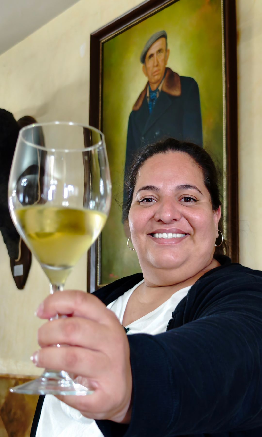 Pilar Martín, nieta del fundador, en el comedor de la finca Las Tiesas, Cáceres