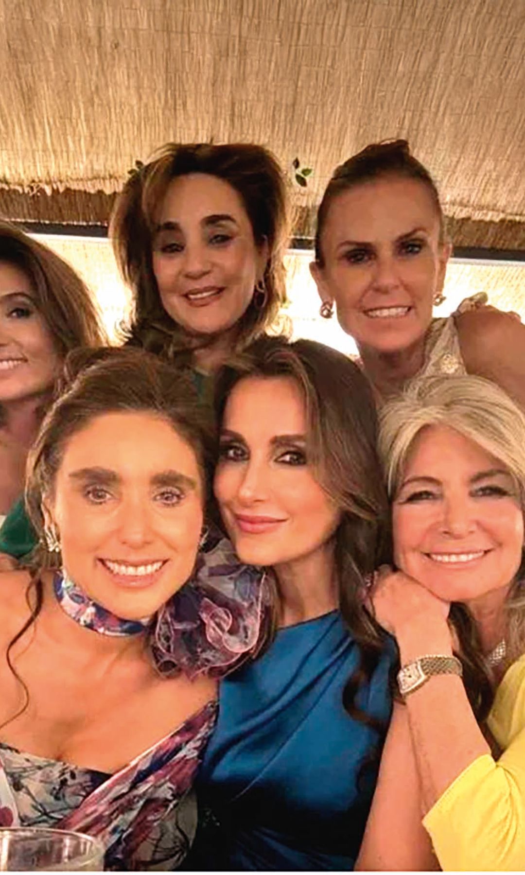 Algunas de las amigas íntimas de la novia: Paloma Segrelles, Paloma Cuevas, Cristina Yanes, Marián Camino, Mónica Fernández y Ana Pérez