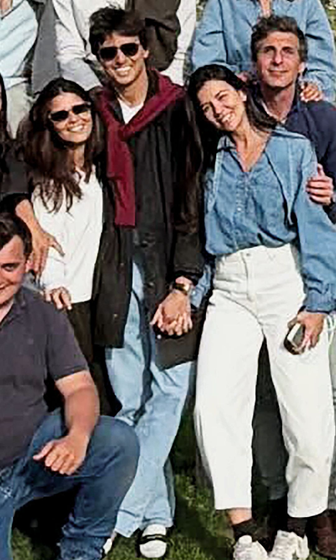  En la celebración de cumpleaños de Marco Juncadella Hohenlohe, marido de la "influencer" Lucía Bárcena. Roca Rey abraza cariñoso y protector a Tana