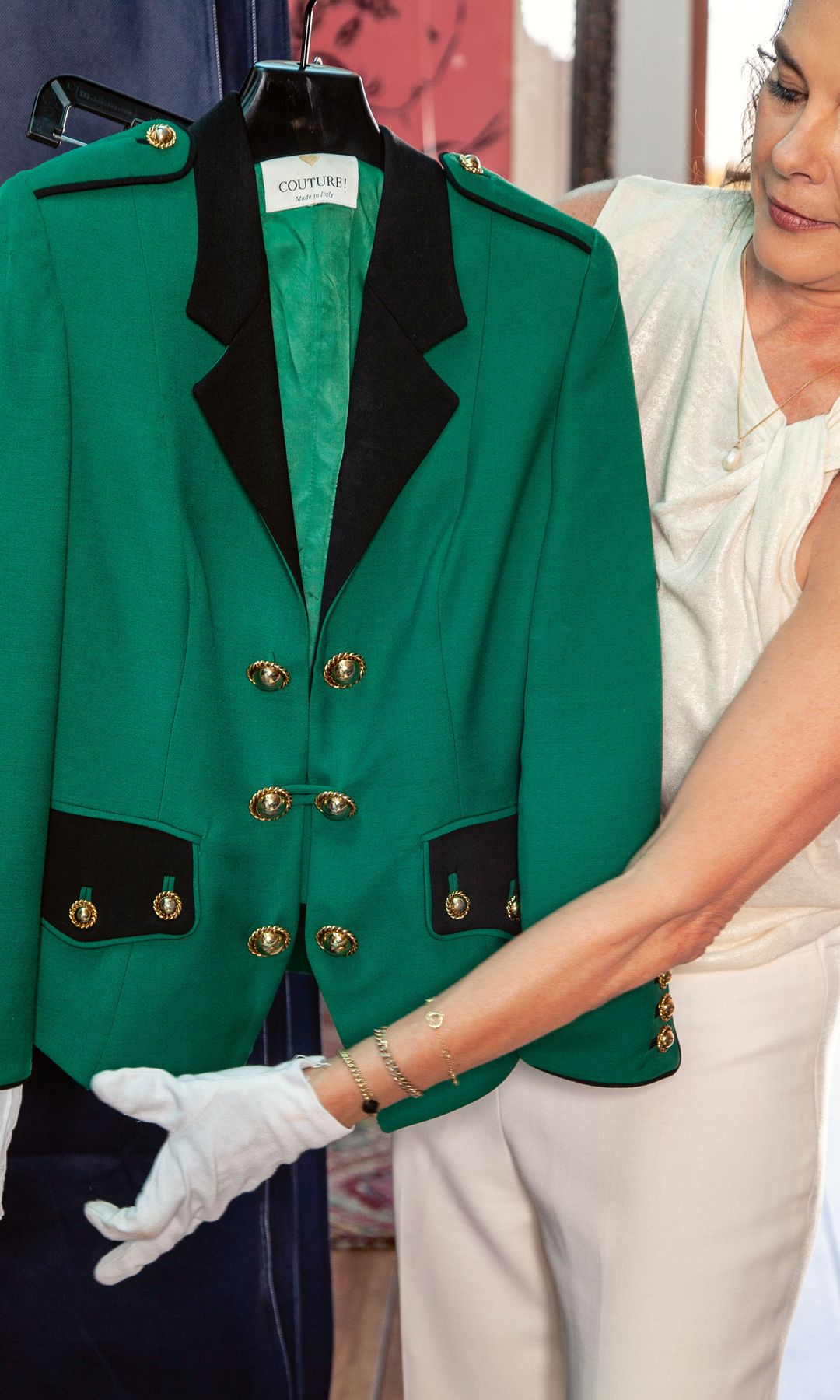 Renae muestra la chaqueta verde de Diana para HOLA