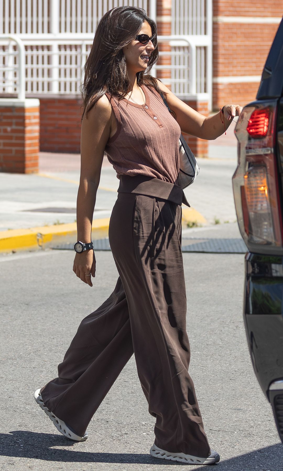 Tana Rivera paseando por la calle