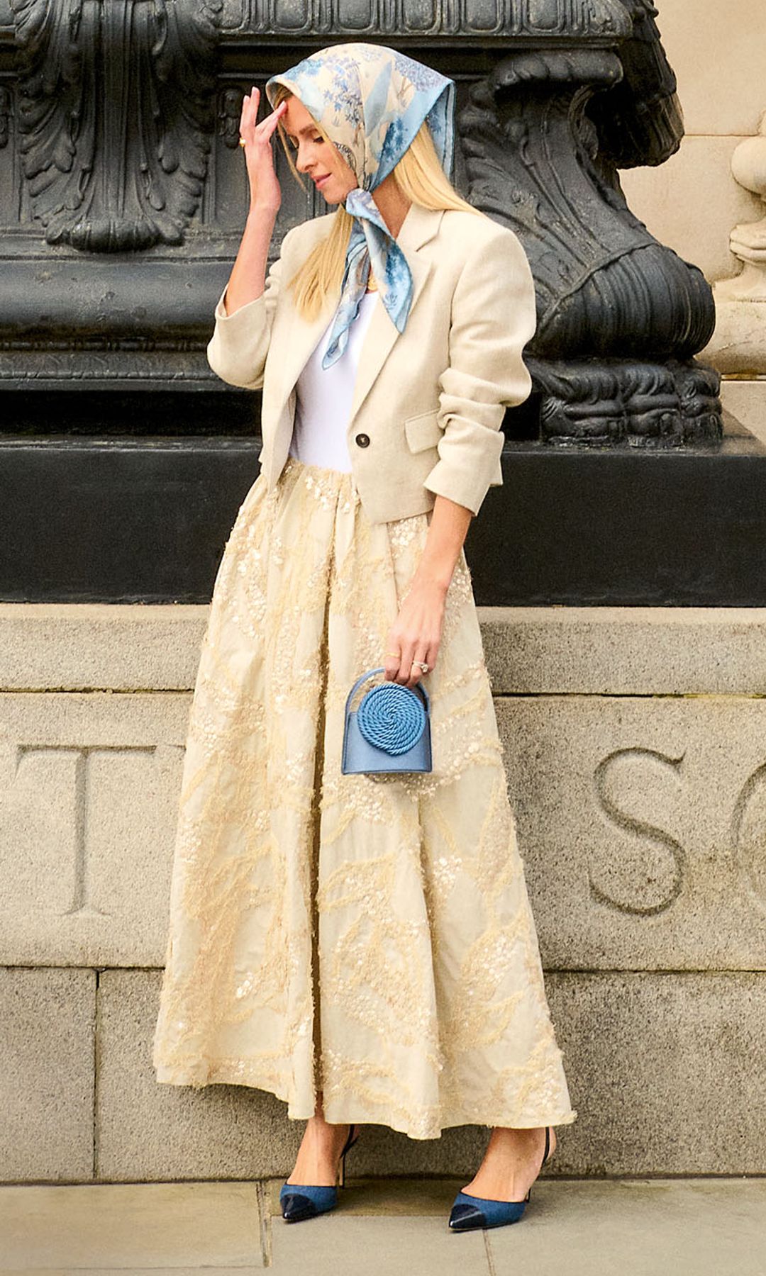 Nicky Hilton Rothschild posa espectacular con la icónica Torre de Londres como telón de fondo para HOLA