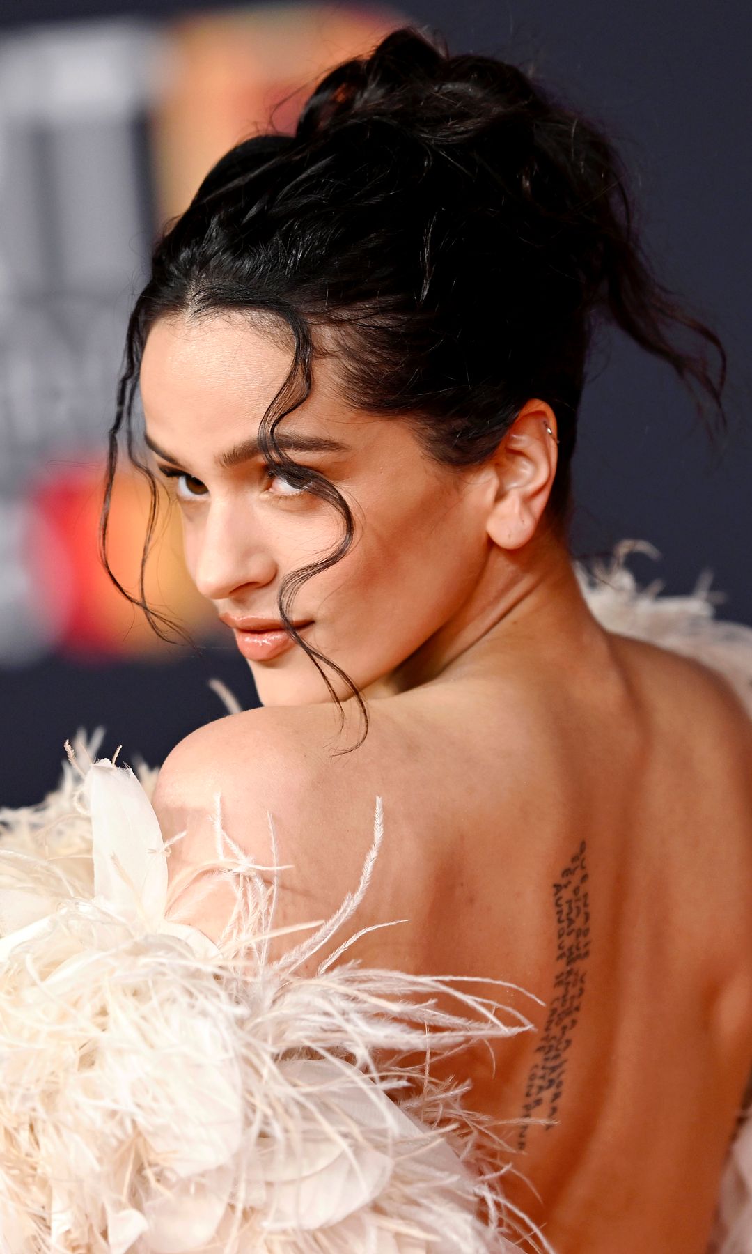 Rosalía estrena un radical cambio de look mientras su 'LUX Tour' conquista al mundo