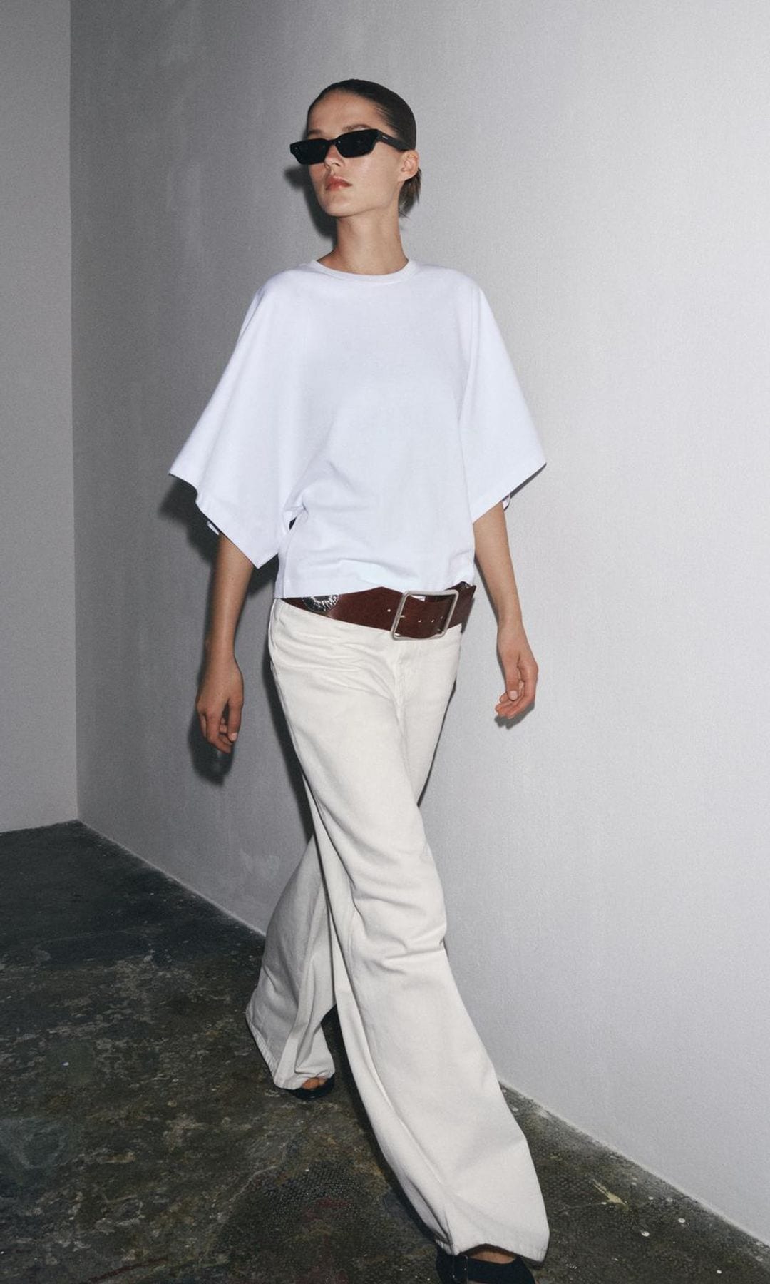 Camiseta blanca manga capa de Zara