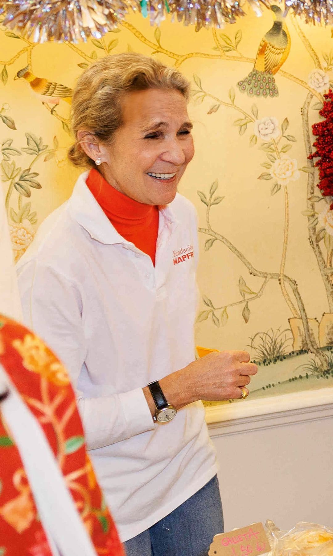 Le gusta y siempre está dispuesta a cocinar para sus seres queridos (como su abuela la condesa de Barcelona) y a echar una mano apoyando la cocina más solidaria