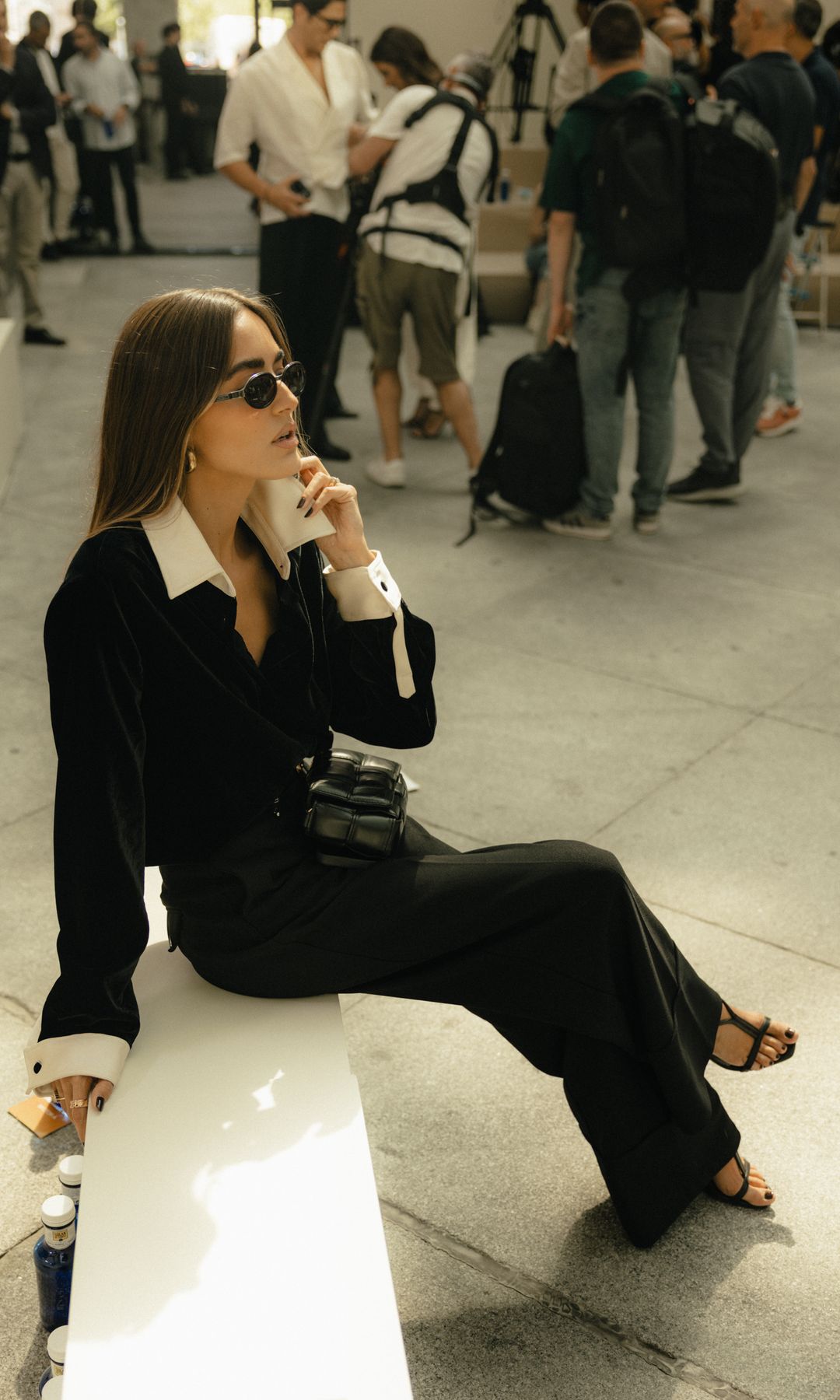 Cómo elevar tus looks de otoño con un cinturón, según las invitadas a los desfiles de Madrid