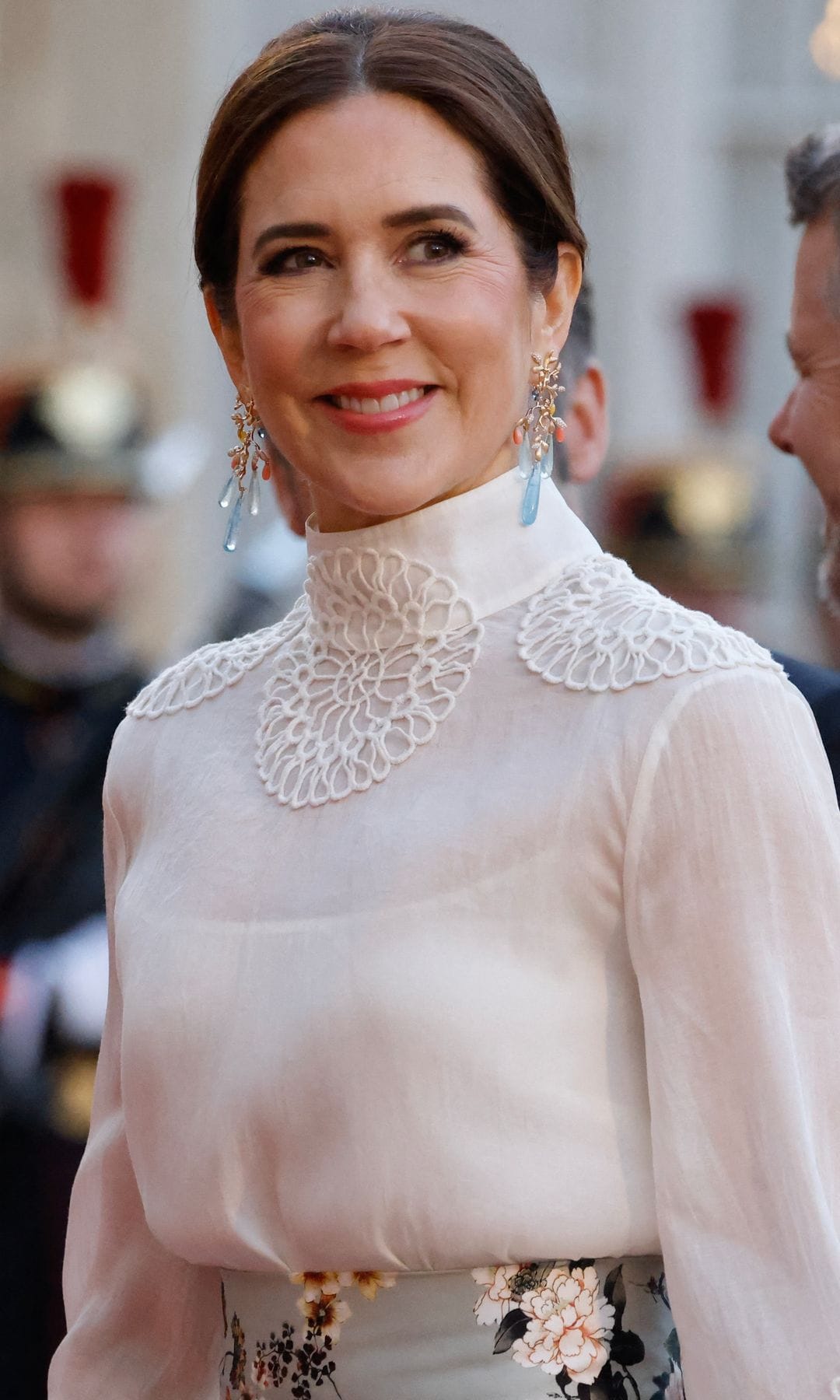 Mary de Dinamarca con pendientes Gipsy de Ole Lynggaard 