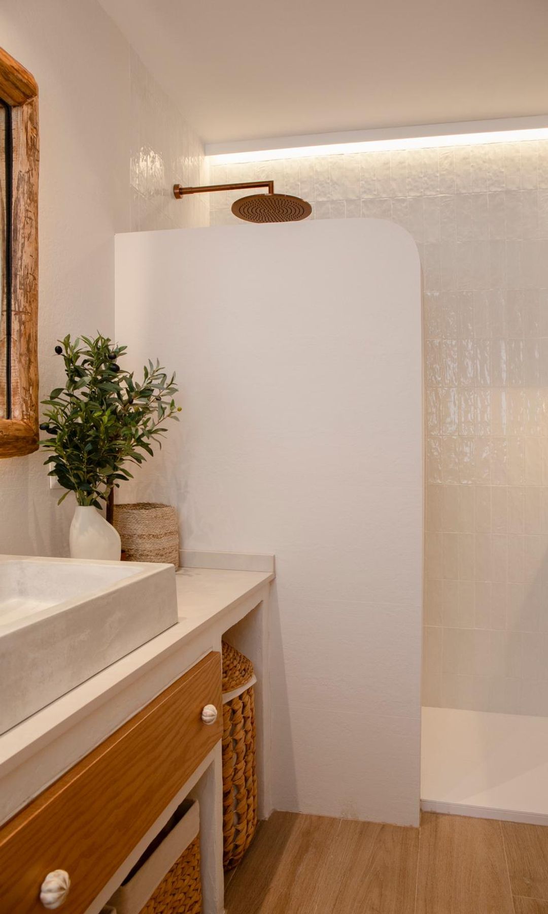 Baño con ducha de obra