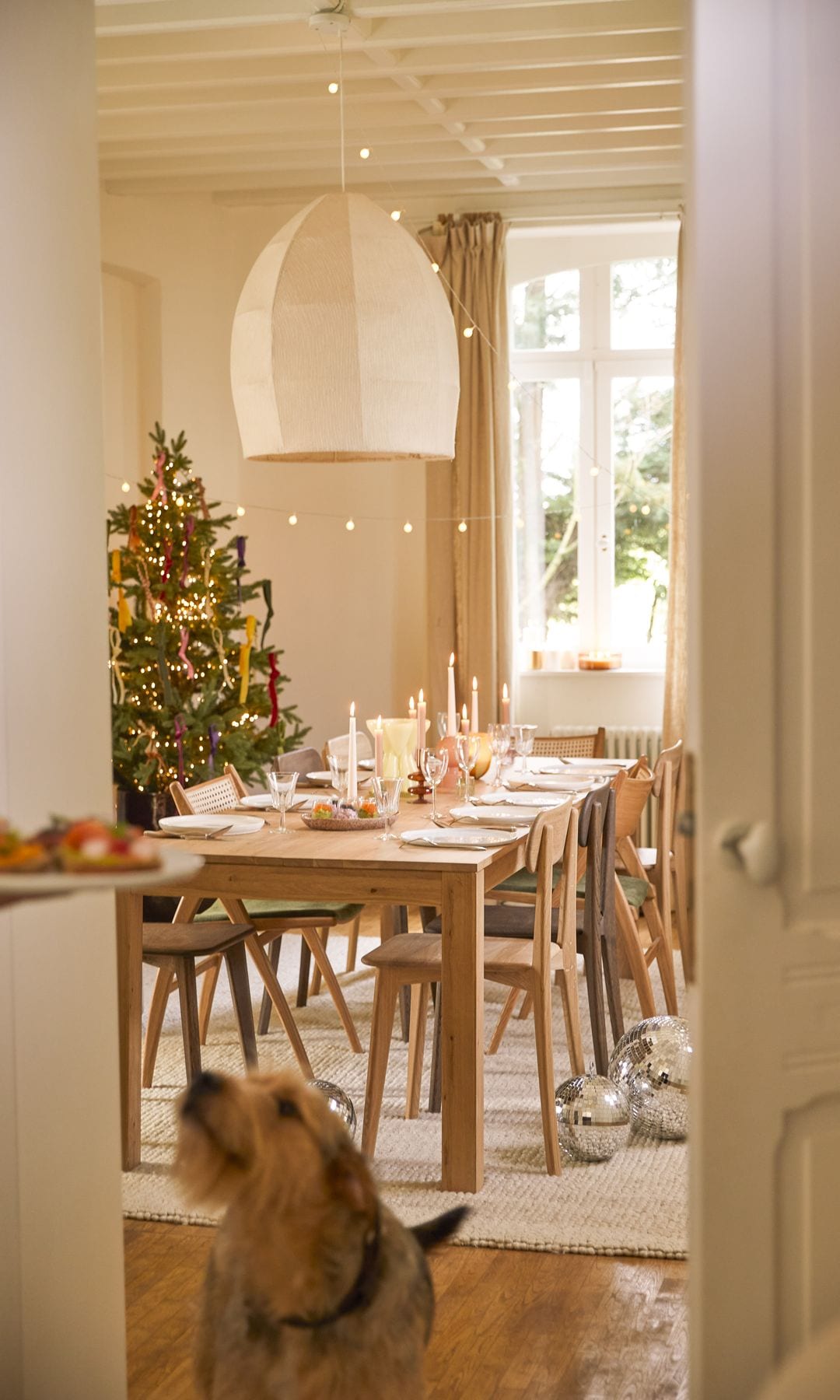 Comedor con árbol de Navidad