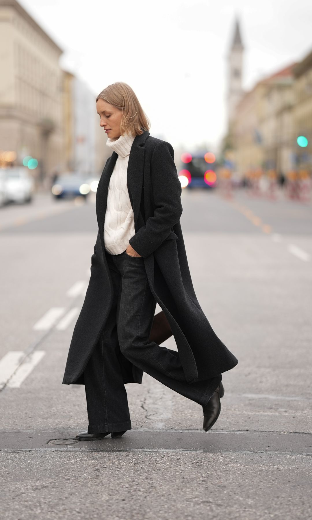 5 colores que combinan genial con el negro y te ayudará a crear looks muy elegantes