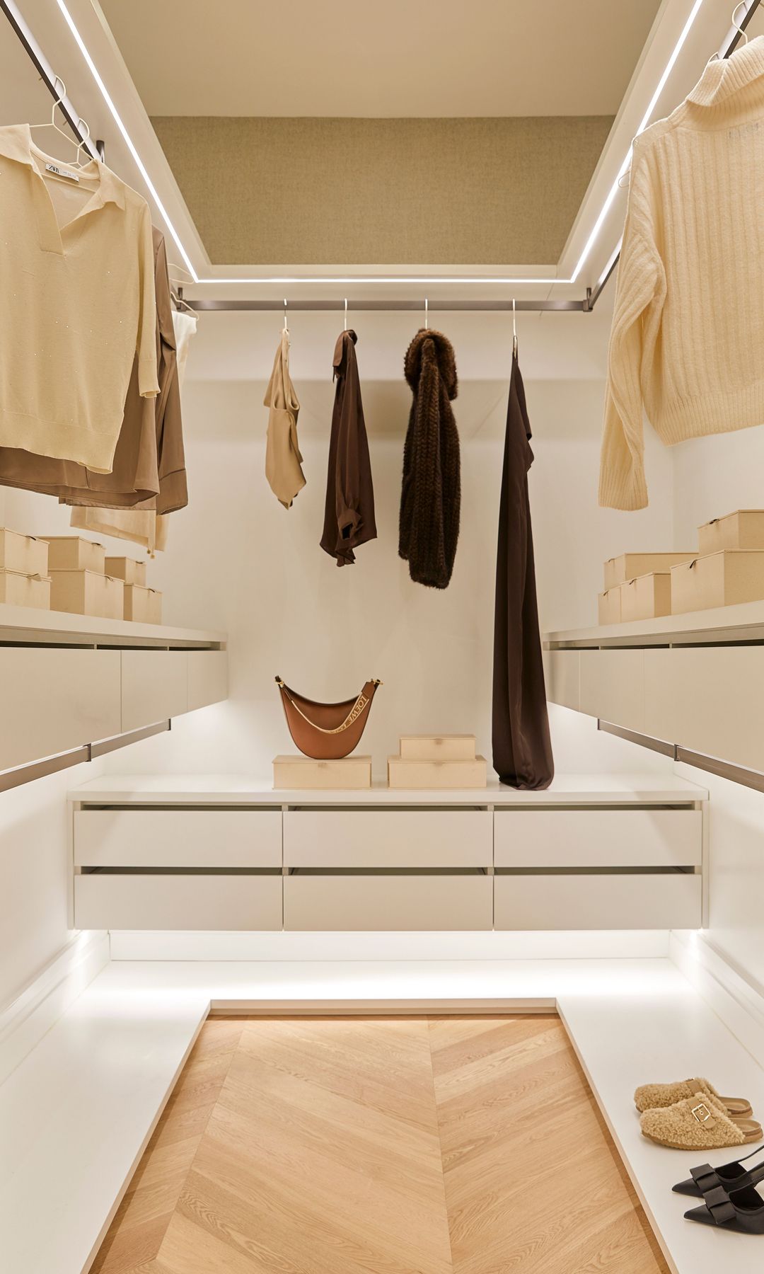 Vestidor con iluminación integrada