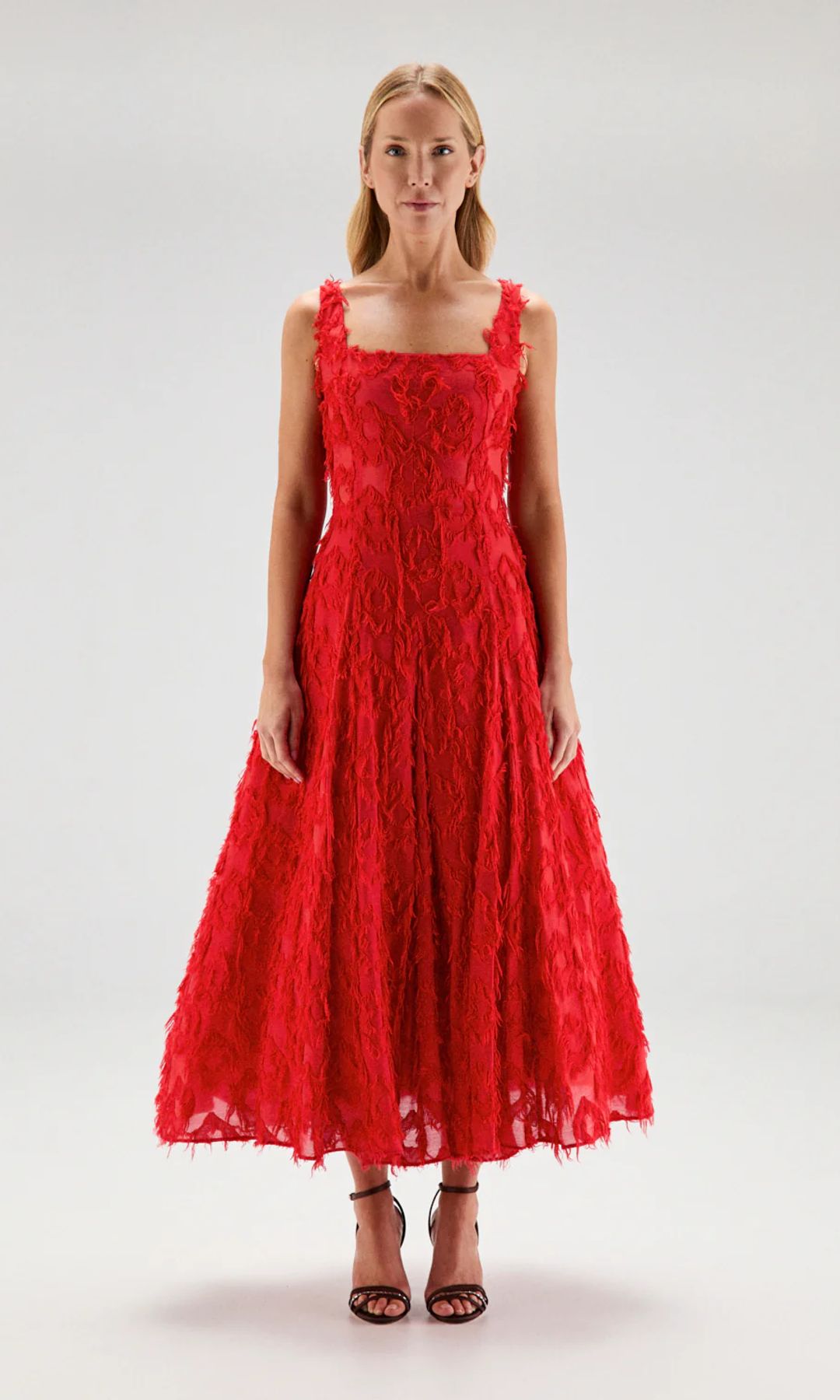vestido rojo de redondo brand