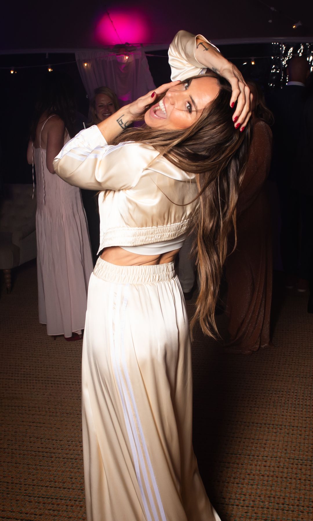 Mel C en su boda con un chándal de seda marfil