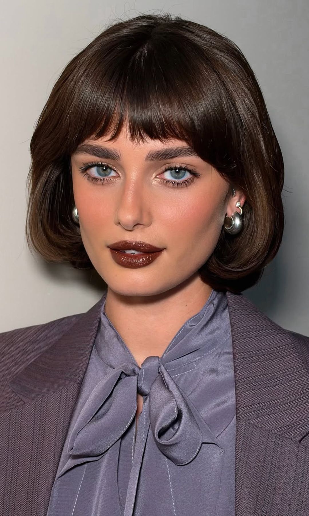 Taylor Hill con corte de pelo corto y flequillo