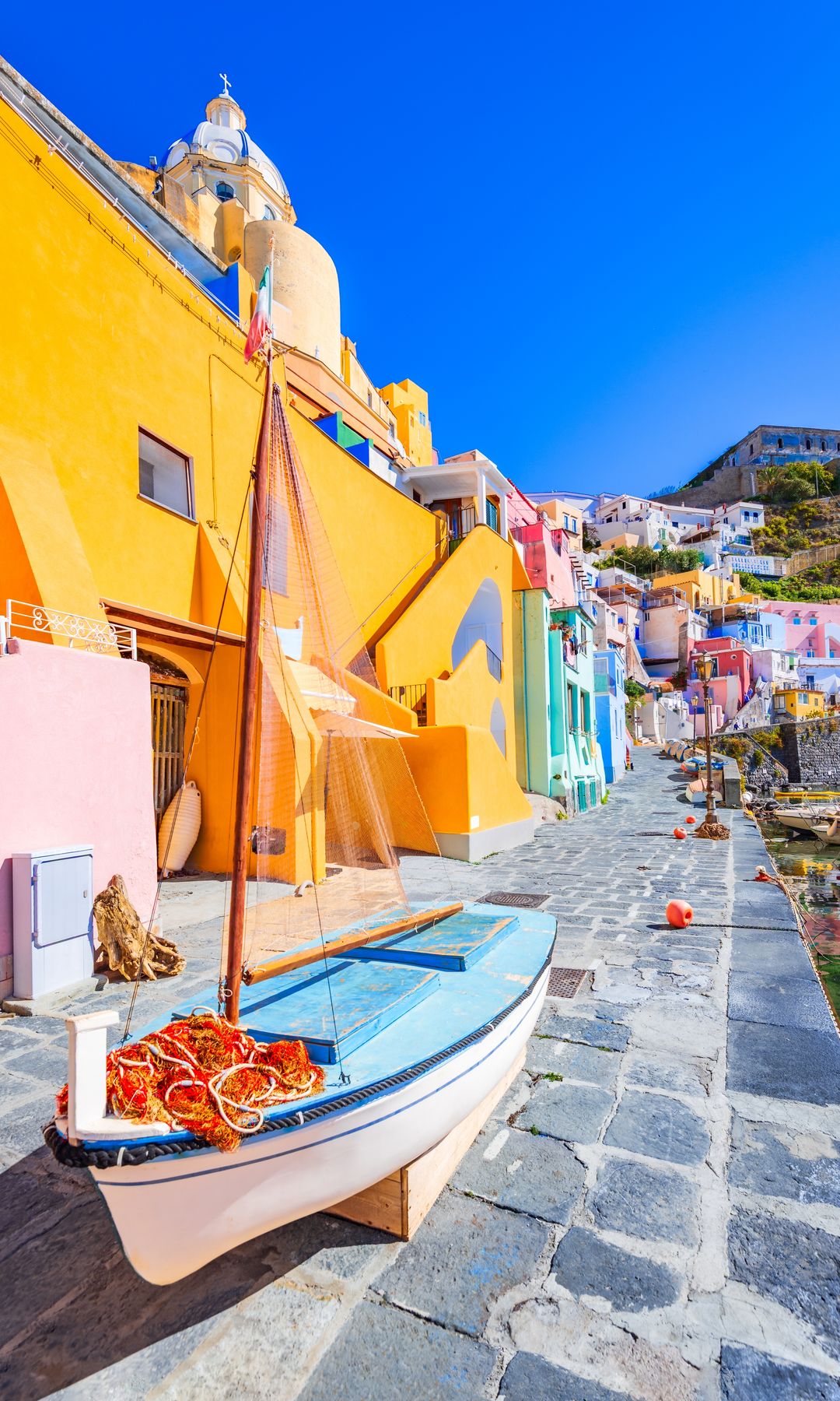 Puerto pequeño de Procida, Italia