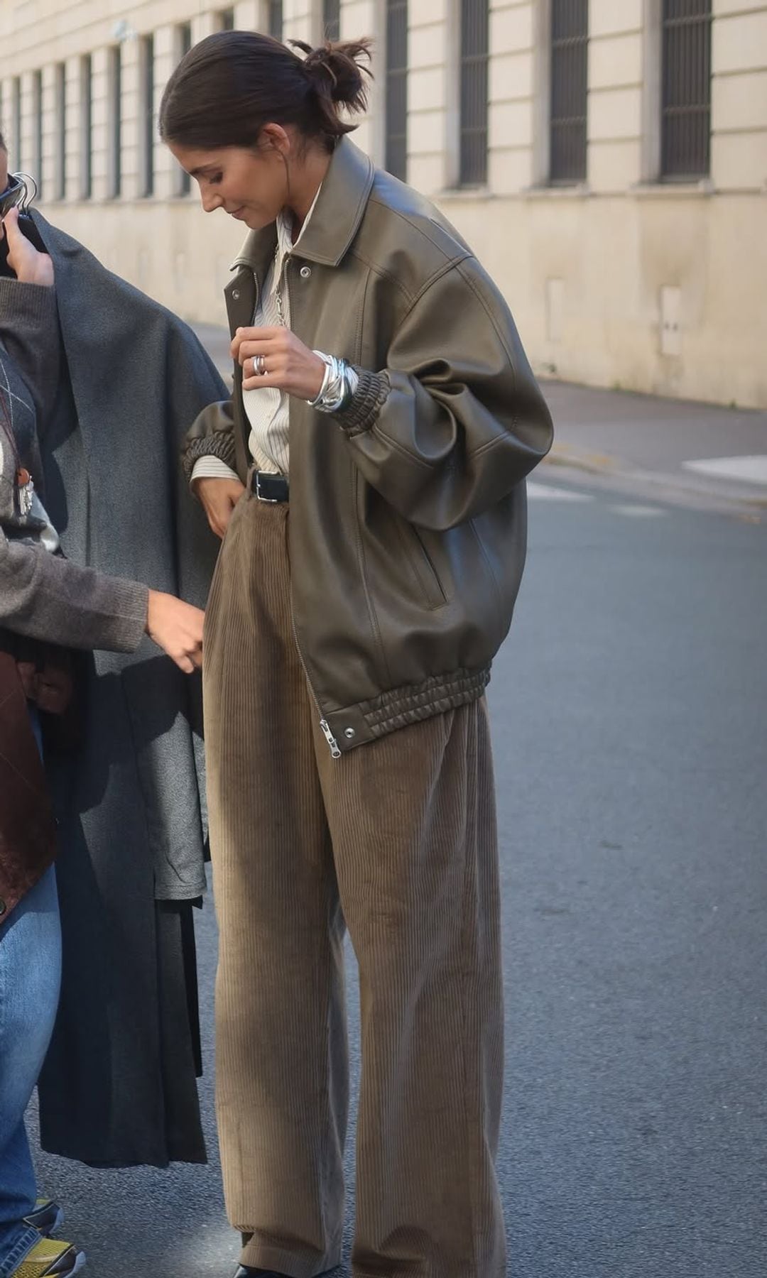 Cómo vestir pantalones de pana de lunes a domingo diciembre 2025