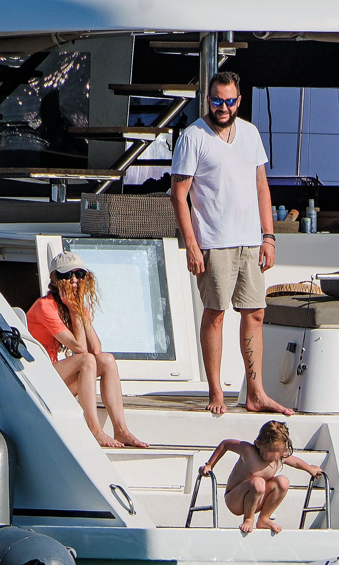 BORJA Y BLANCA THYSSEN  DESEMBARCO EN IBIZA: UN MUNDO IDEAL JUNTO A SUS CINCO HIJOS