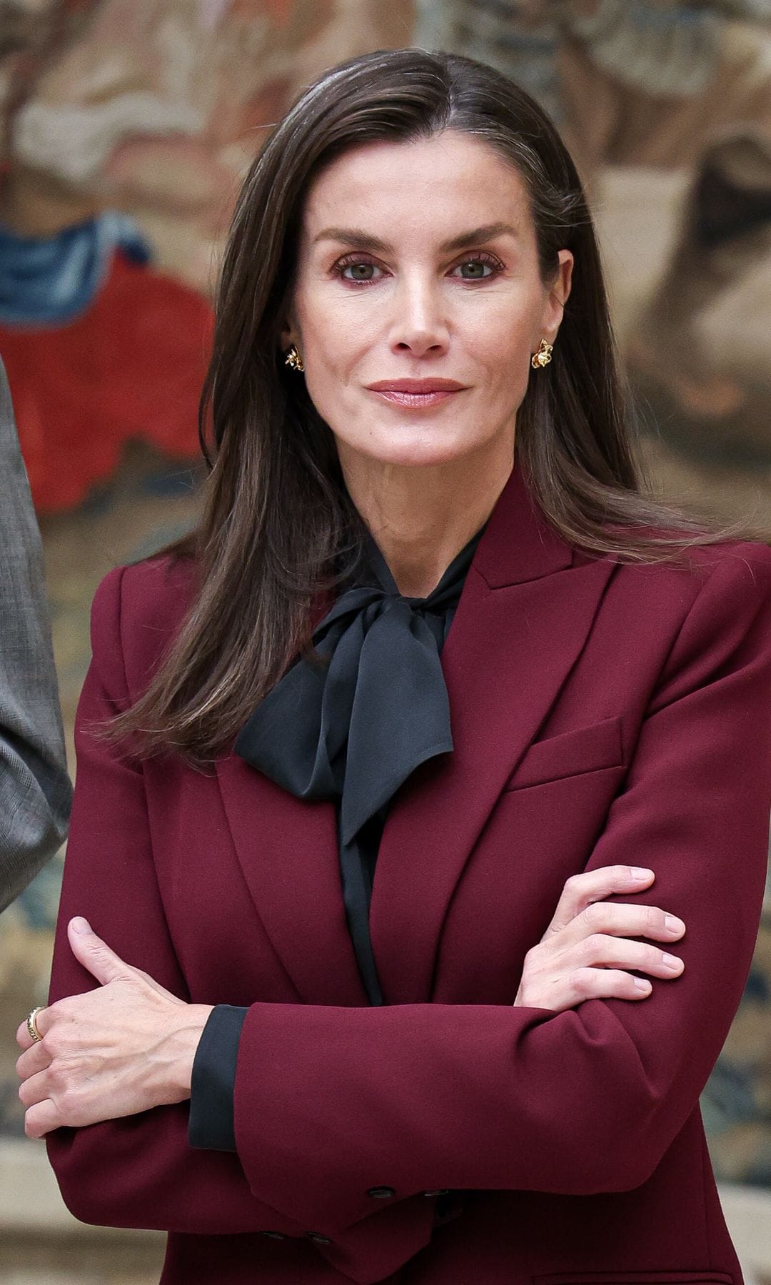 La reina Letizia de España recibe a los atletas olímpicos y paralímpicos que participaron en los Juegos Olímpicos de París 2024 en el Palacio de El Pardo el 13 de noviembre de 2024 en Madrid, España.