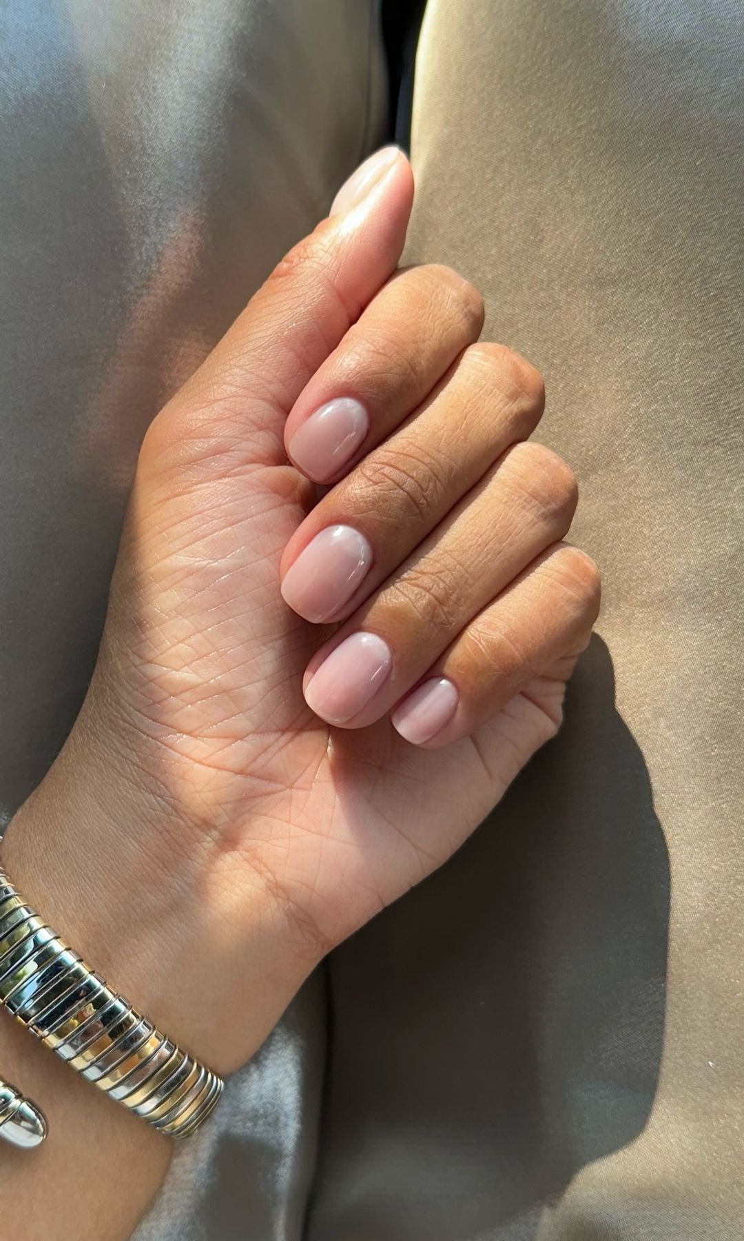 Manicura en tono rosado