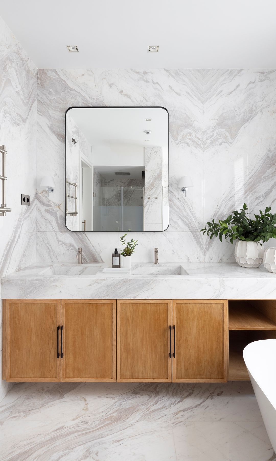 Baño revestido en mármol