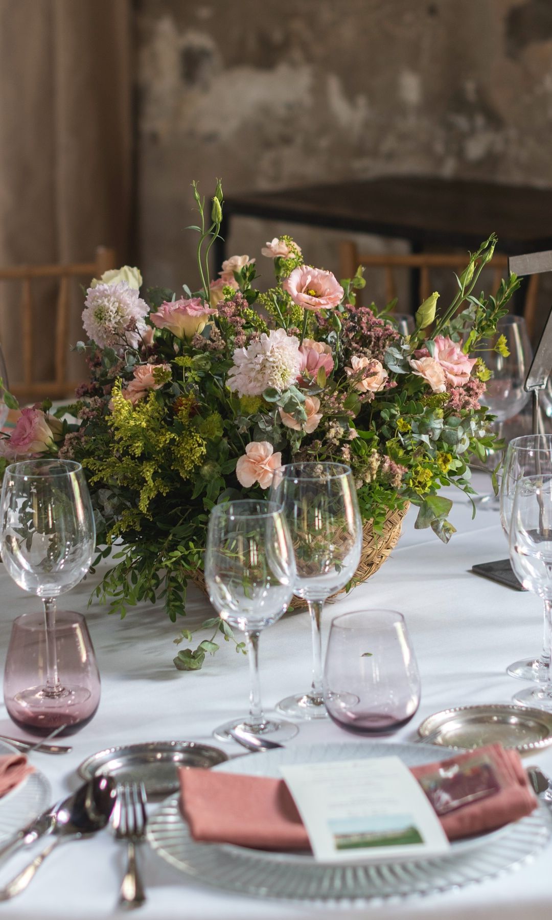 Flores de otoño para decoración de bodas escabiosas