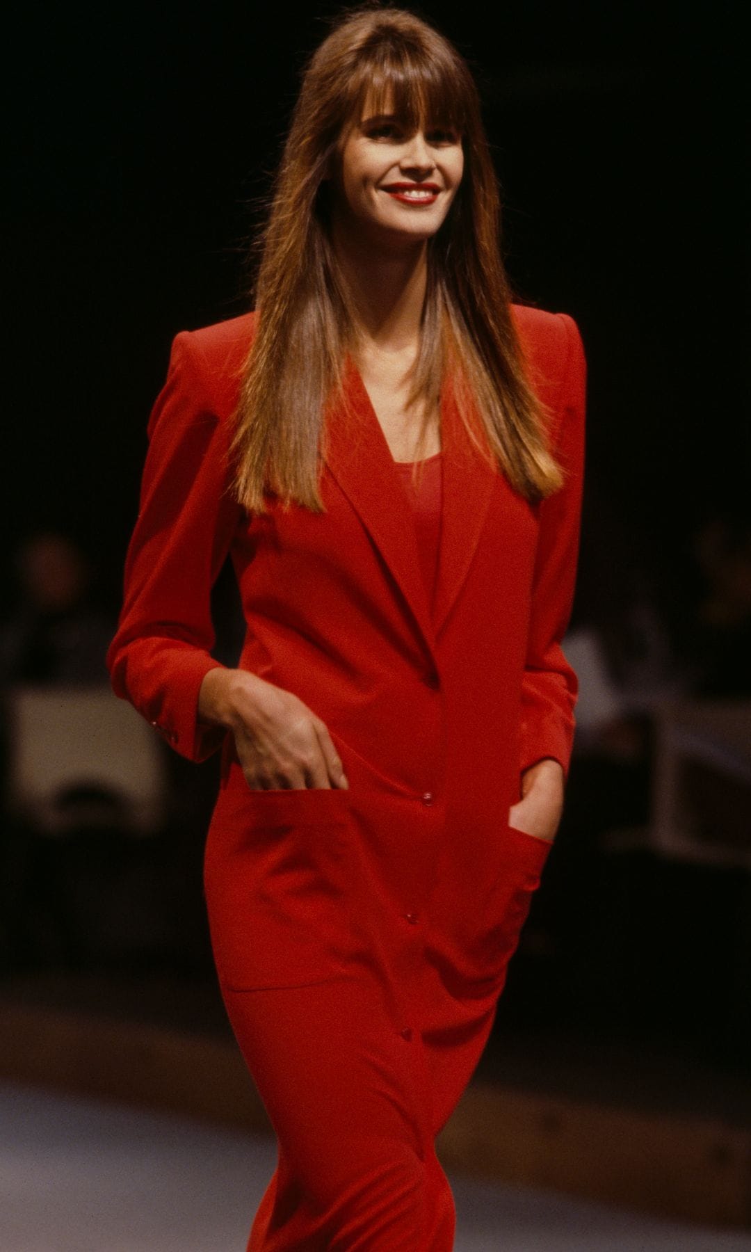 Elle Macpherson lors du dÃ©filÃ© Kenzo, PrÃªt-Ã -Porter, collection Printemps-Ã©tÃ© 1987 Ã  Paris le 15 octobre 1986, France. (Photo by Daniel SIMON/Gamma-Rapho via Getty Images)