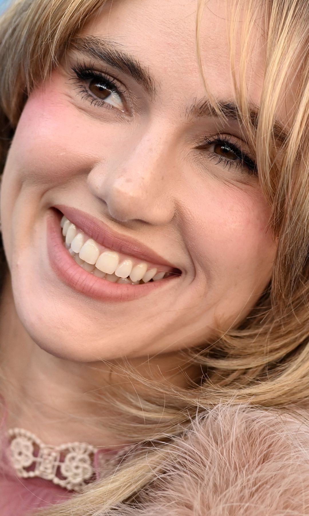 Suki Waterhouse maquillaje