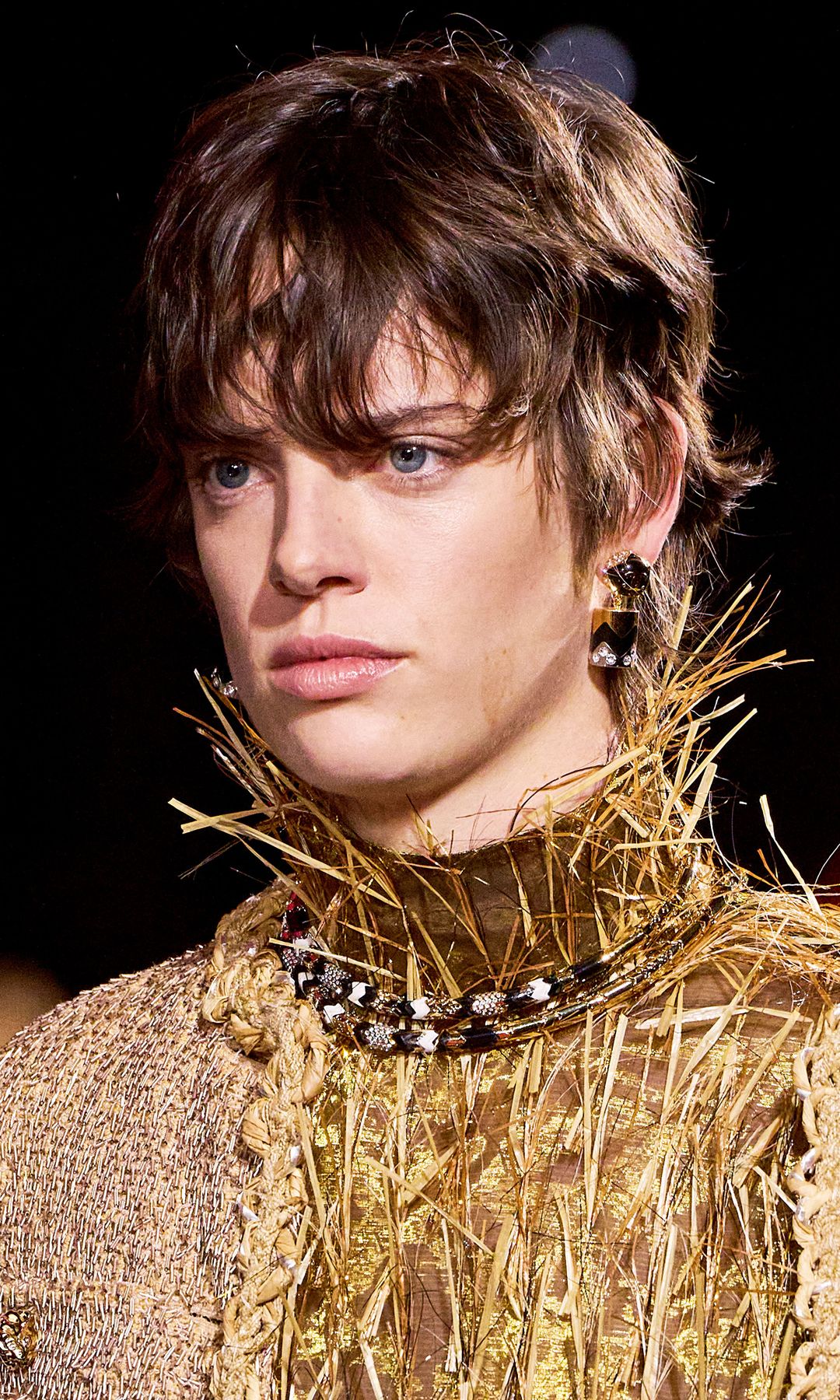 Modelo desfilando para Chanel