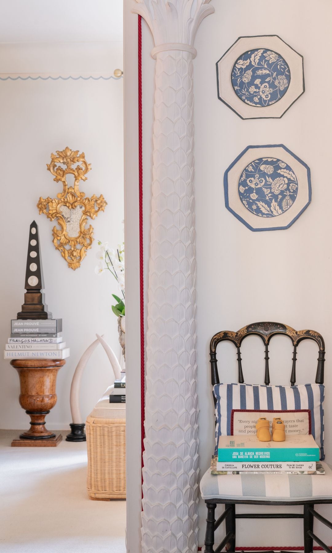 DE PUERTAS PARA ADENTRO
Repleta de detalles llenos de personalidad, como las columnas escamadas o su colección de conchas decorativas, la casa refleja a la perfección el estilo de Filipa.