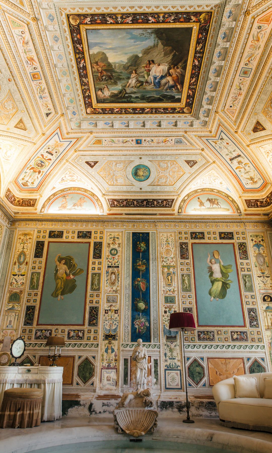Entramos en la majestuosa residencia de la princesa Gesine Doria Pamphiljun: Impresionante palacio de 1.000 estancias y con la gran pinacoteca privada de Roma