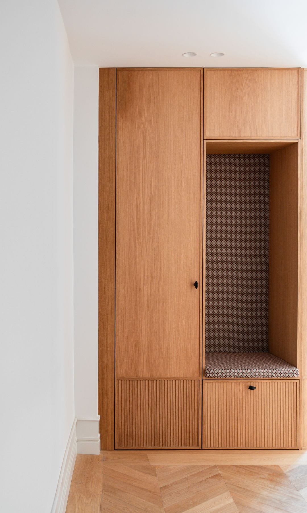 Armario con puertas en madera