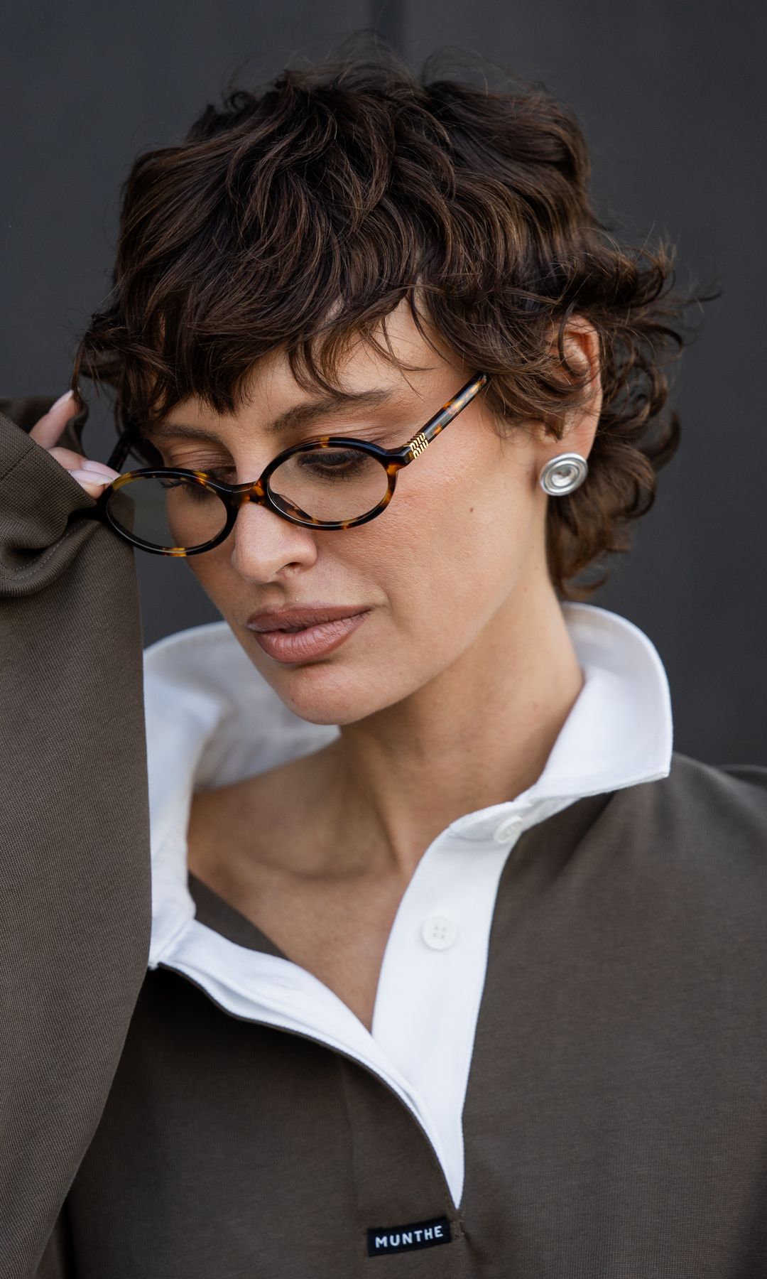 Corte de pelo corto con capas