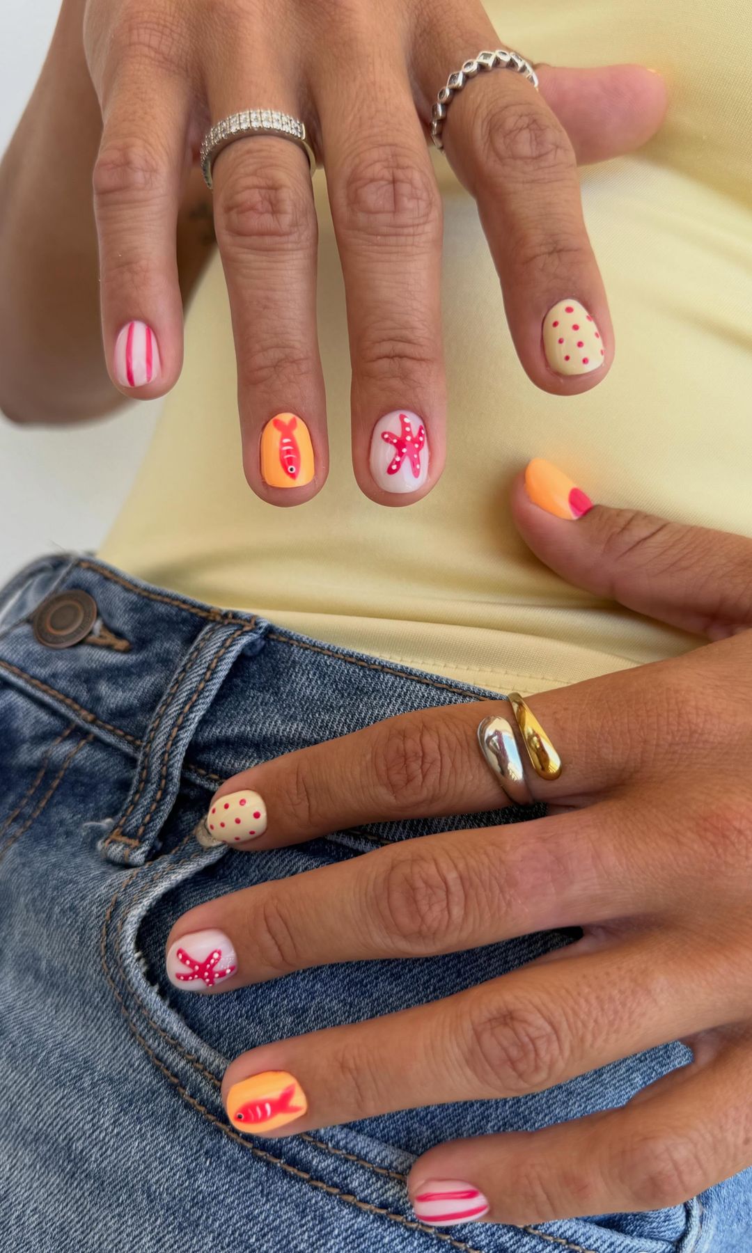 Manicura marina en tonos atardecer