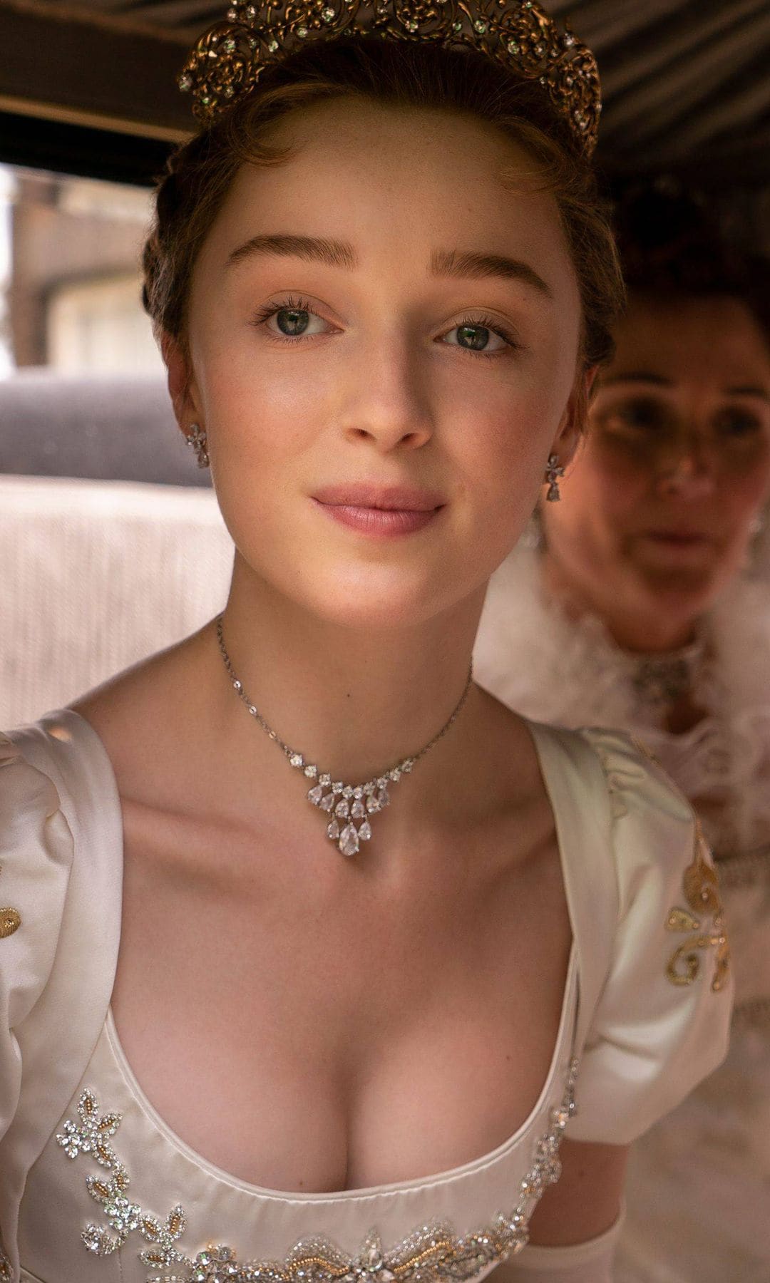 Nuestra experta analiza la tendencia 'Regencycore' que une a 'Los Bridgerton' con tu armario: "Fascina tanto como sus expectativas amorosas"