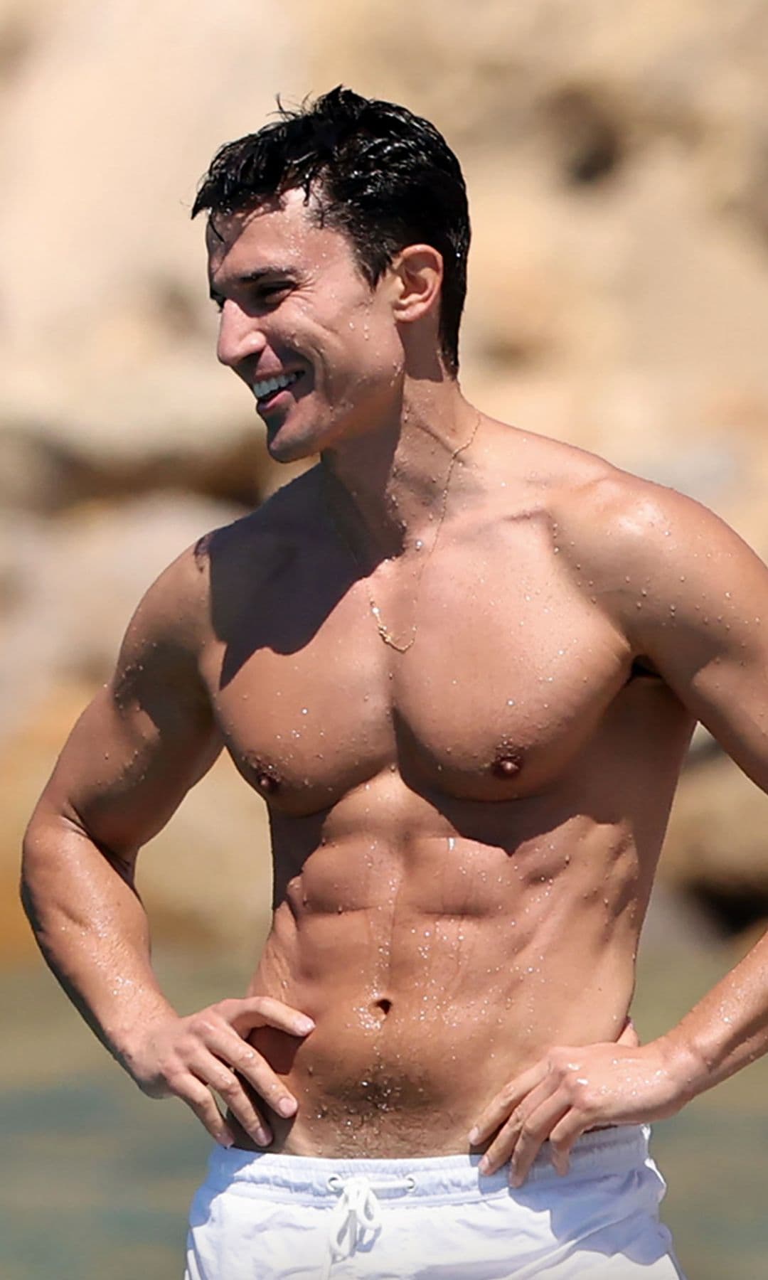 HOLA 4174 ÁLEX GONZÁLEZ Y CAMILA ROJIDO EN IBIZA
