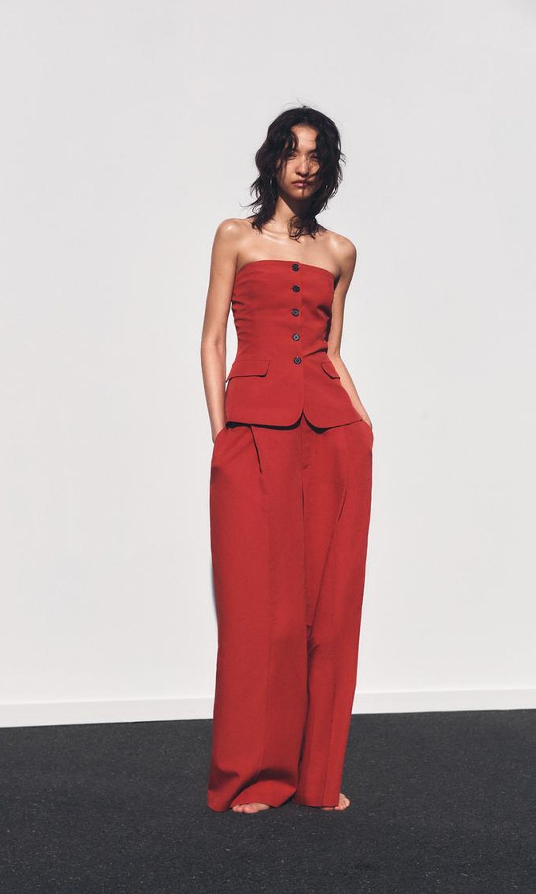 9 tops palabra de honor de Zara que combinan con todos los pantalones ...