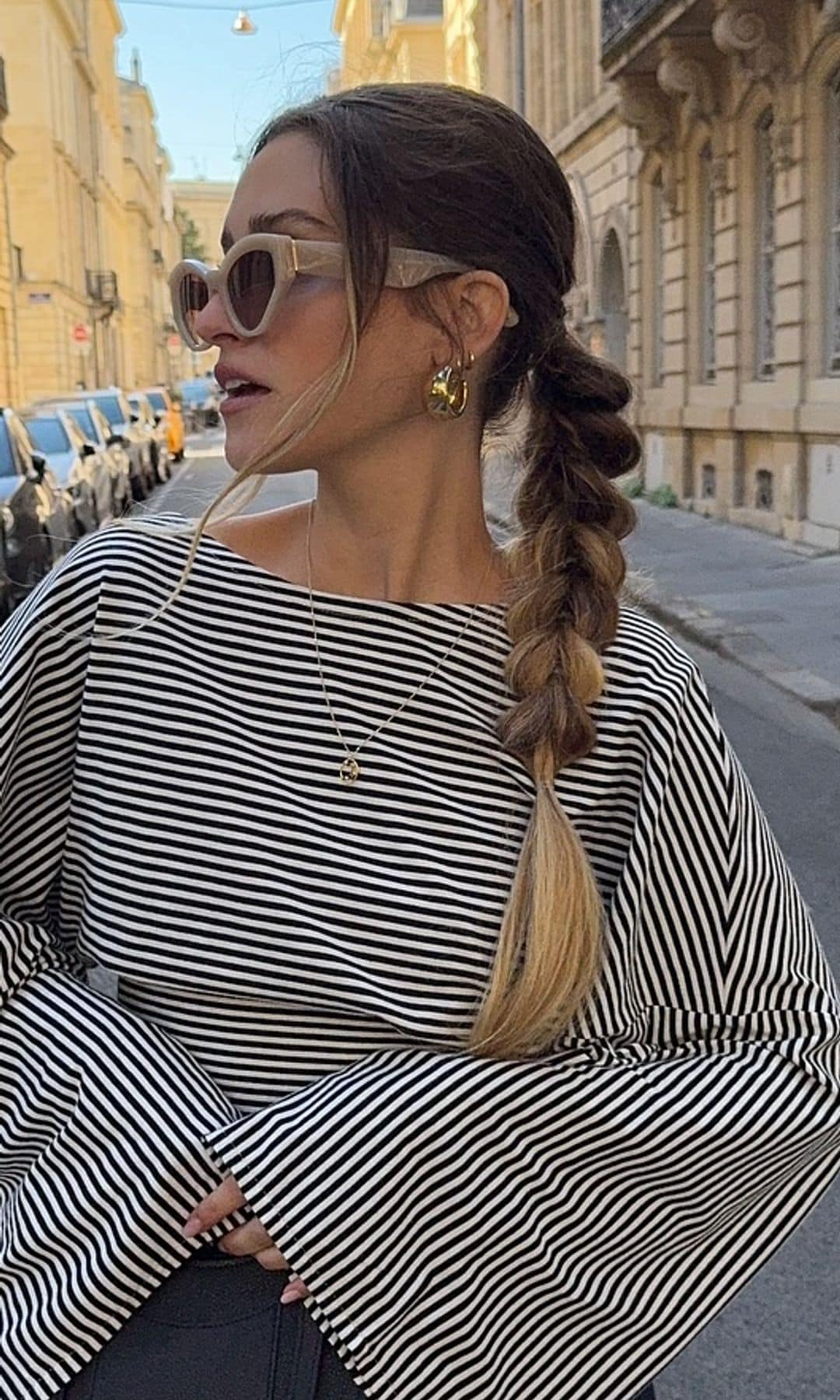 Mujer con trenza holandesa