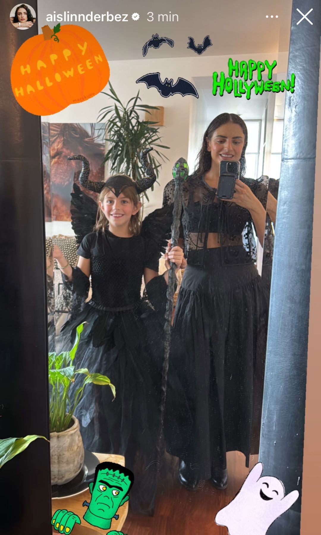 Aislinn Derbez y su hija Kailani listas para Halloween.