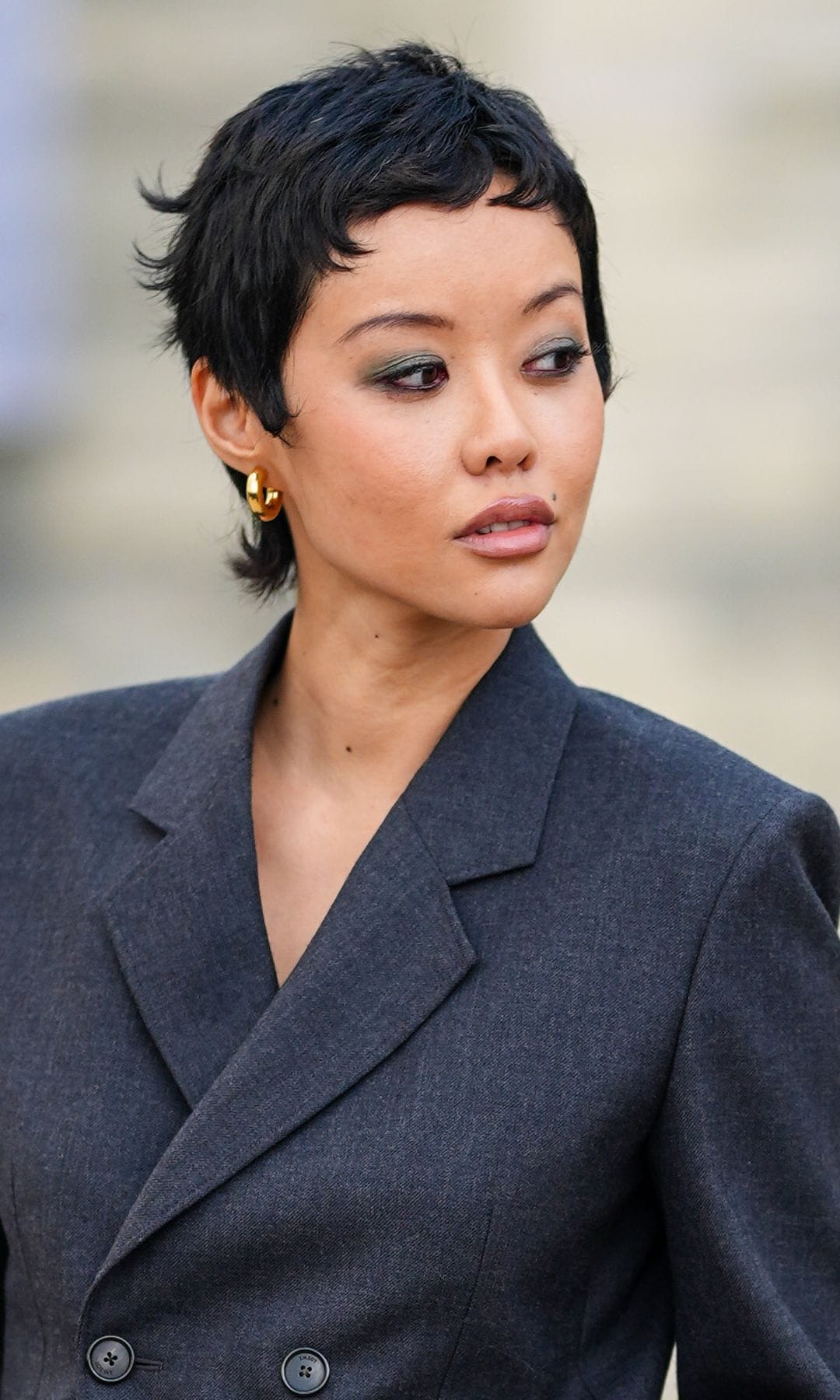 Mujer con pelo corto