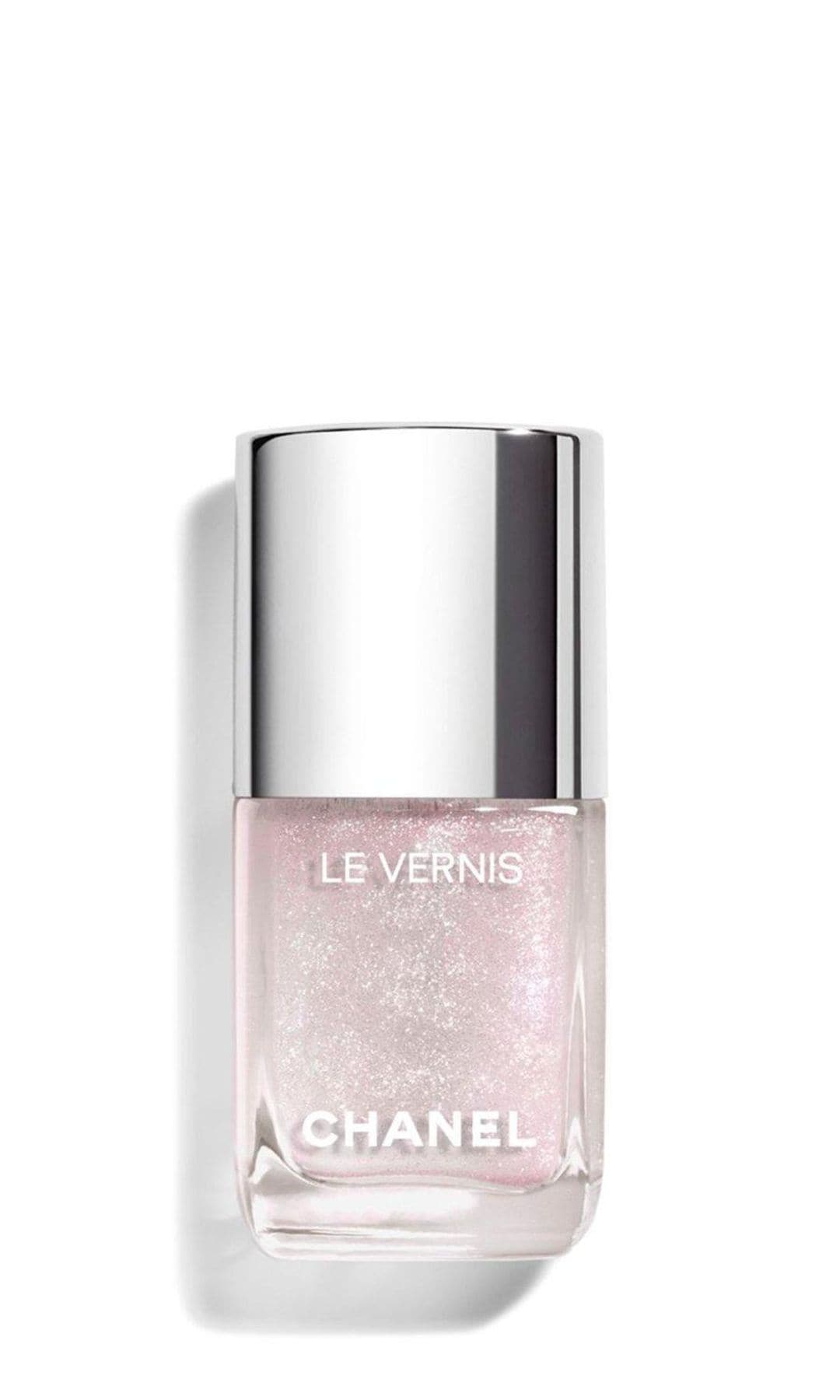Esmalte glow rosa nacarado 'Le Vernis 401 Beach Icon' (40 €), de Chanel.