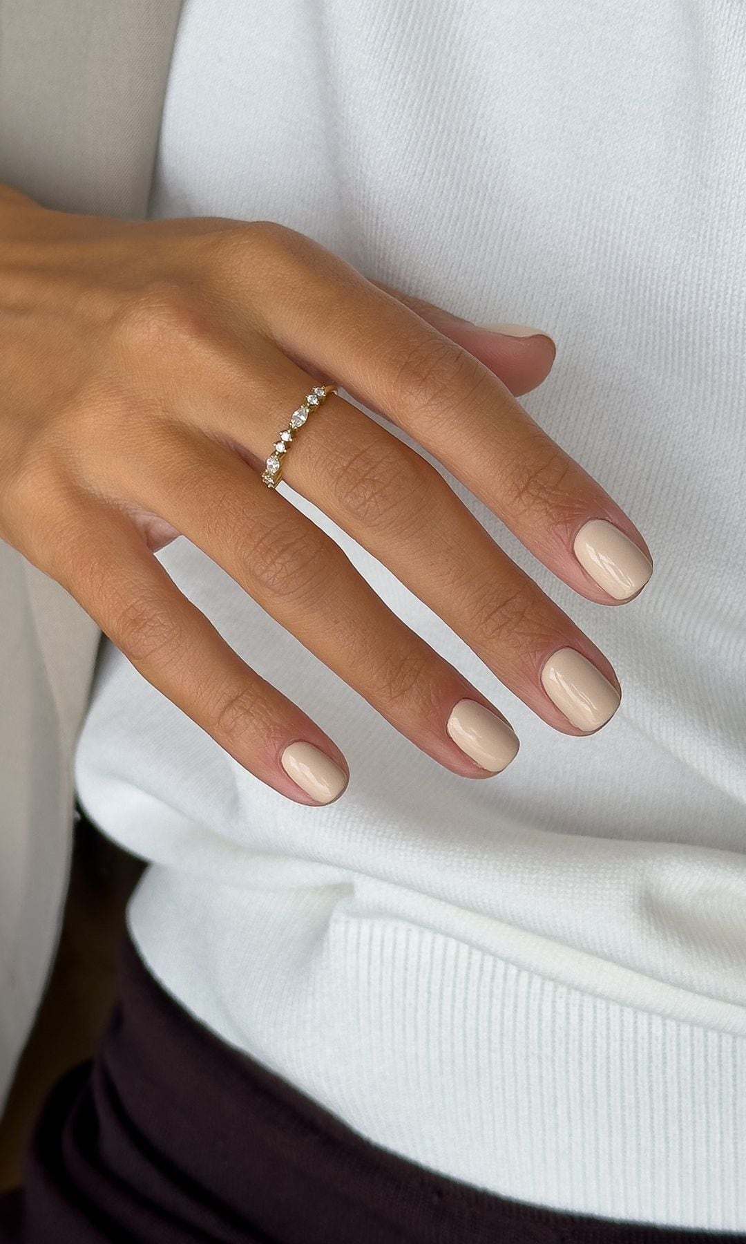 Manicura marrón claro