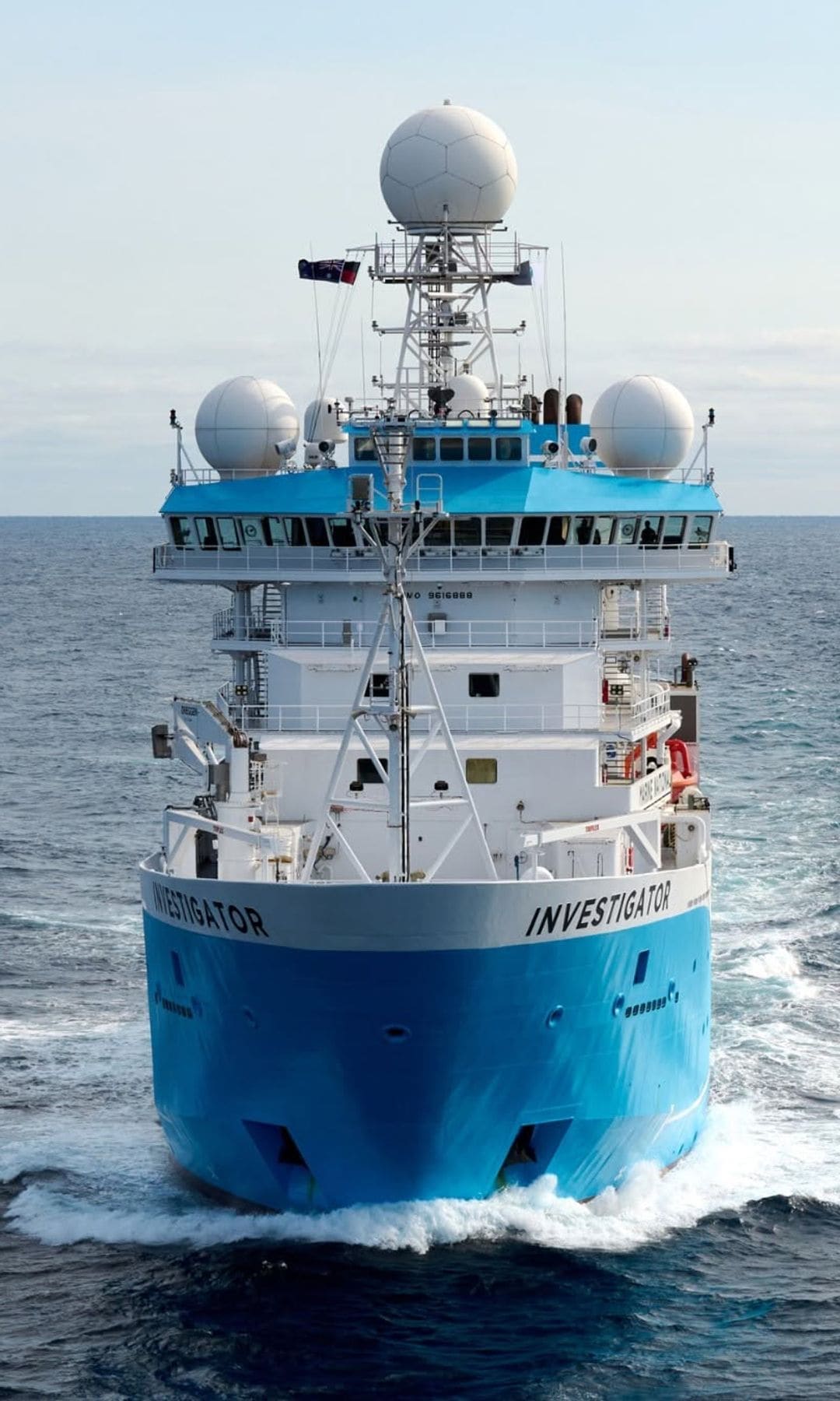 El buque de investigación R/V Falkor (too), utilizado por el Instituto Oceánico Schmidt y la Fundación Nippon–Nekton Ocean Census para explorar las profundidades del Océano Austral