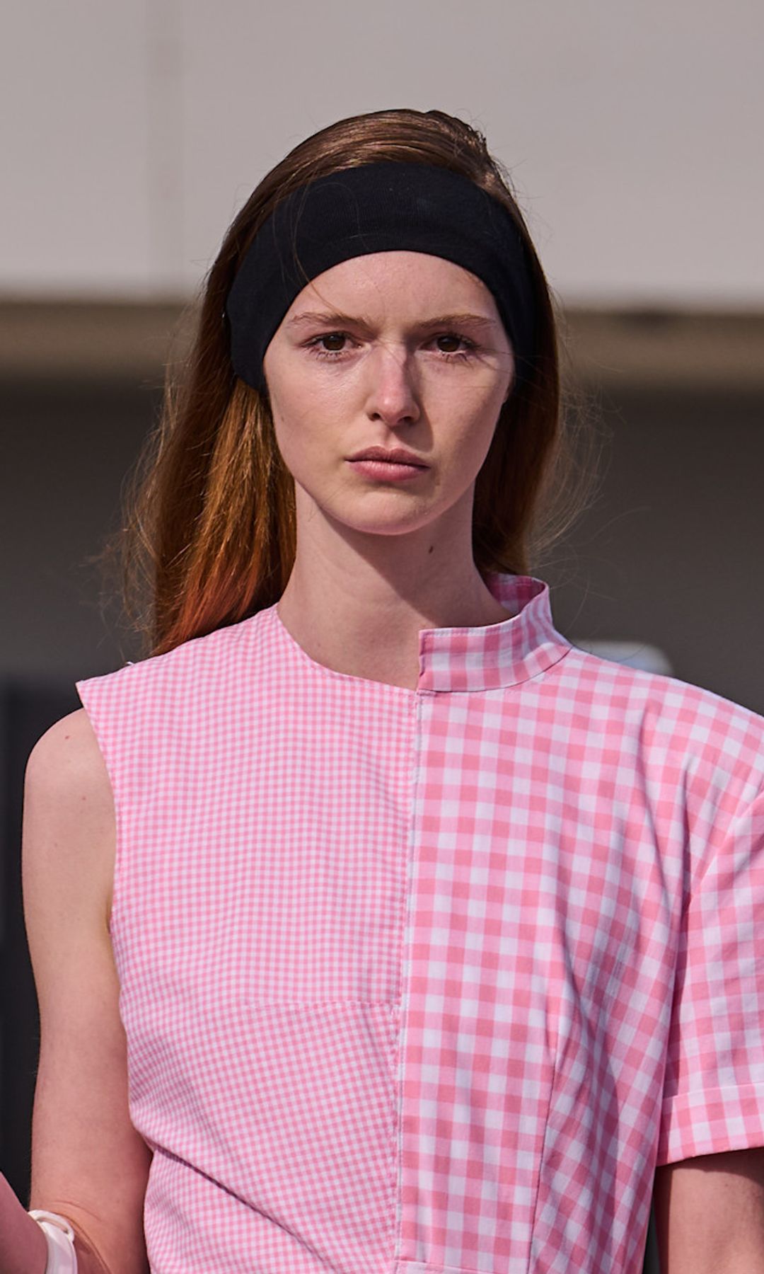 Look del desfile Primavera/verano 2027 de Nicklas Skovgaard (presentado este agosto en la última Semana de la Moda de Copenhague)